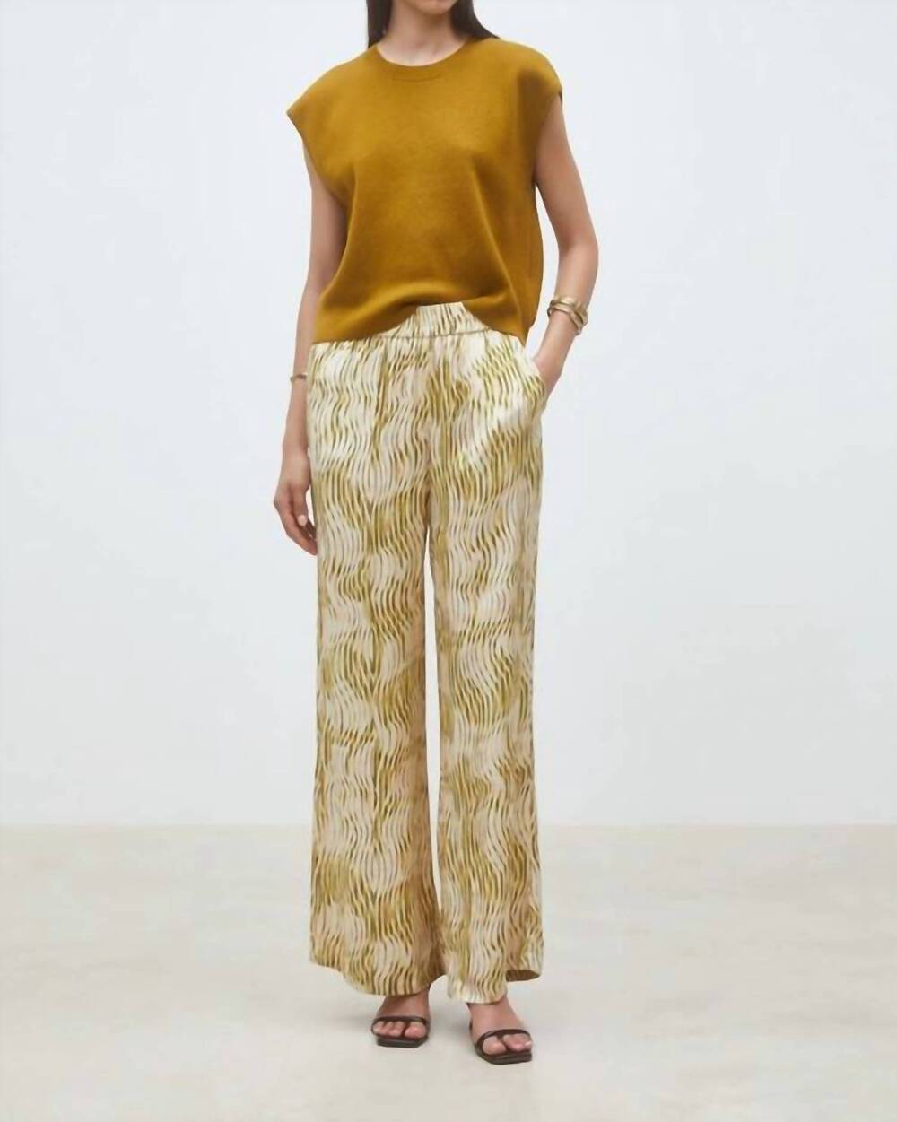 NEW SUNCOO plama plain sleeveless jumper in olive